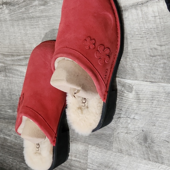 UGG Suede With Flower Applique Clogs Size 10 - Picture 6 of 7